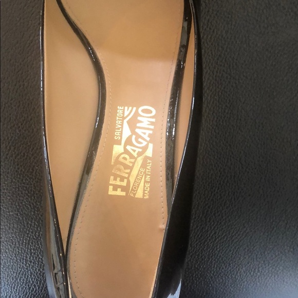 🎀Authentic Salvatore Ferragamo Patent Bow Pumps